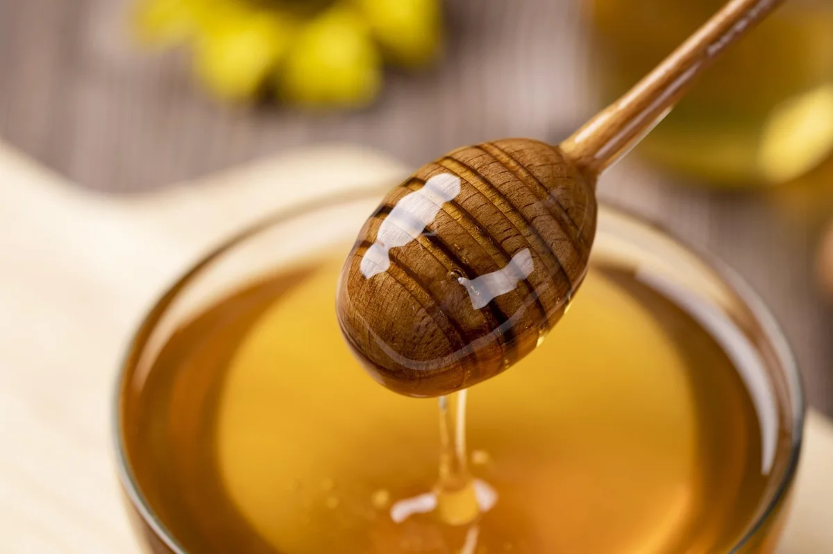 Rayon de miel qui goutte